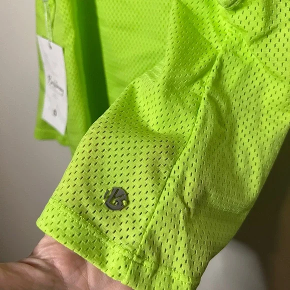 BNWT Buffbunny shirt size S - Picture 3 of 4